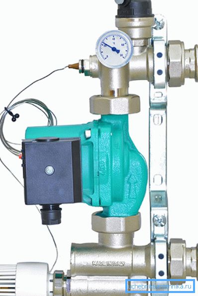 Fabrikpumpen- und Mischmodul der italienischen Produktion. Fabrikpumpen- und Mischmodul der italienischen Produktion.