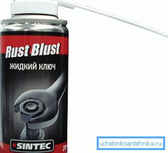 Der Flüssigkeitsschlüssel hilft nicht nur beim Lösen der Bolzen, sondern auch beim Reparieren eines Samovars Der Flüssigkeitsschlüssel hilft nicht nur beim Lösen der Bolzen, sondern auch beim Reparieren eines Samovars