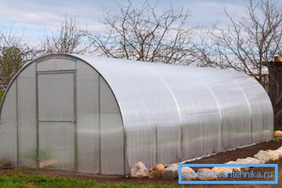 Wintergewächshaus aus Polycarbonat Wintergewächshaus aus Polycarbonat